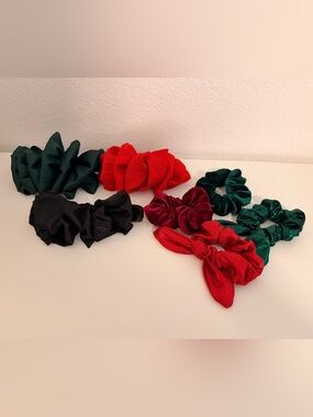 Velvet & Ribbed Scrunchie Set in Red, Green, Black, Burgundy